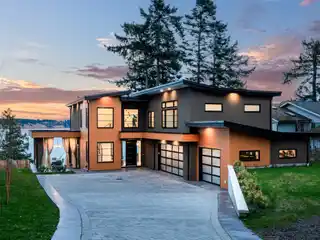 Sophisticated Waterfront Home with Panoramic Ocean Views