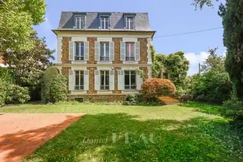 Expansive Villa Full of Potential