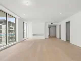 Brand-New Luxury Condo with Lake Views