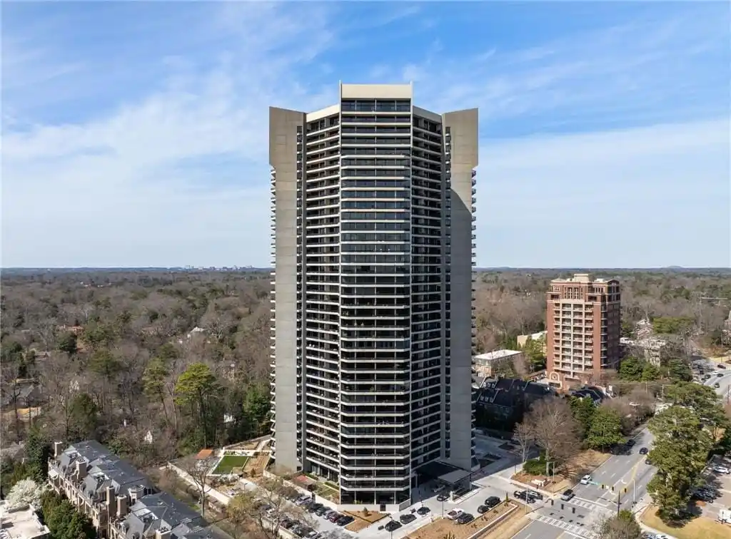 Exquisite High-floor Residence at the Iconic Park Place on Peachtree