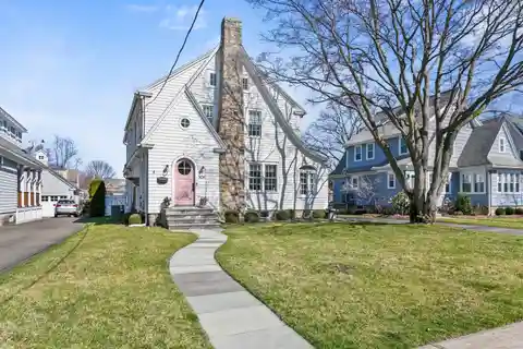 Cottage Modern Colonial