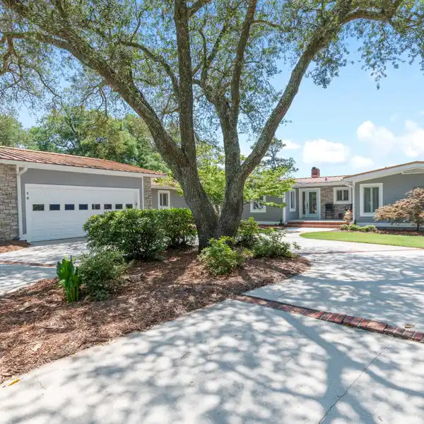 MID-CENTURY MODERN ELEGANCE ON THE CAPE FEAR RIVER