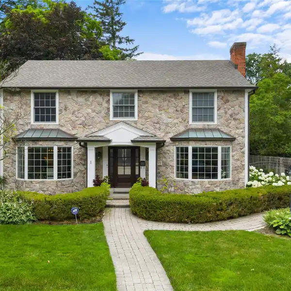 FULLY REDESIGNED AND RENOVATED QUARTON LAKE HOME