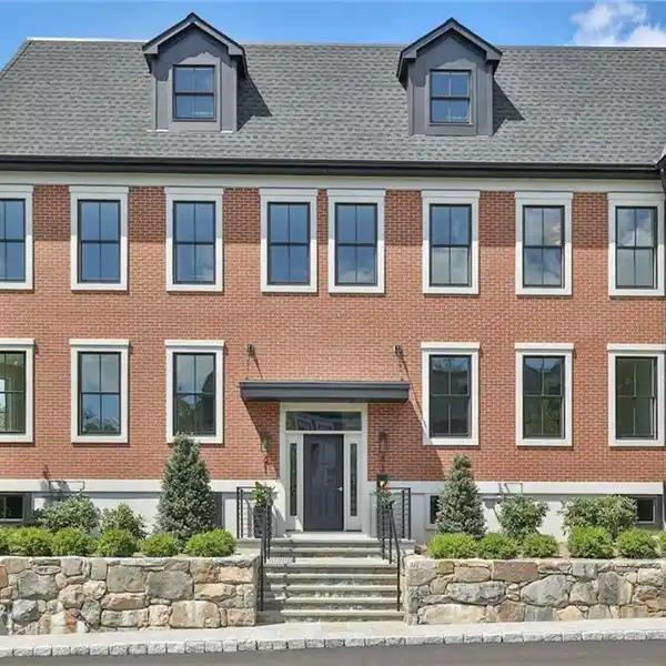 HIGH-END LIVING AT ARMONK CLOSE