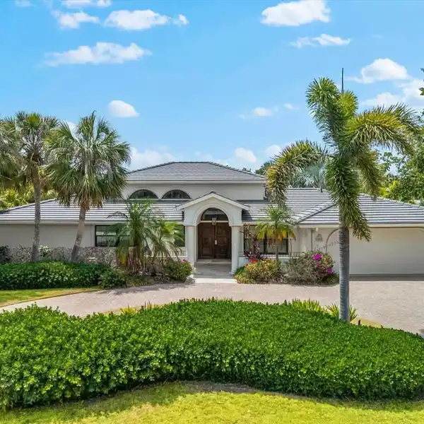 ISLAND-STYLE WATERFRONT RANCH HOME