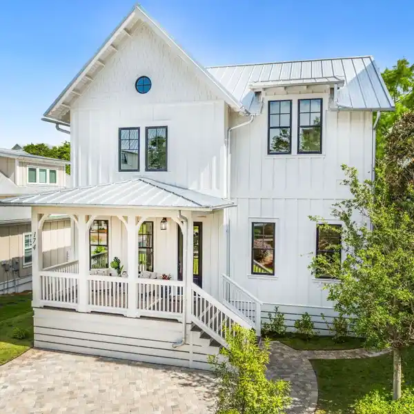 LUXURY WITH COASTAL CHARM