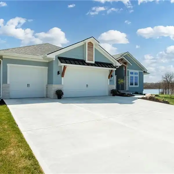 ELEGANT AND COMFORTABLE CUSTOM HOME