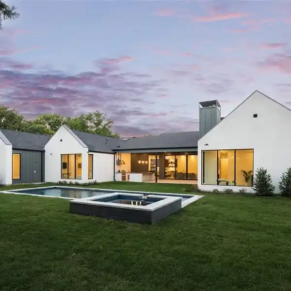 BRAND NEW MODERN HOME IN A PRIVATE SETTING