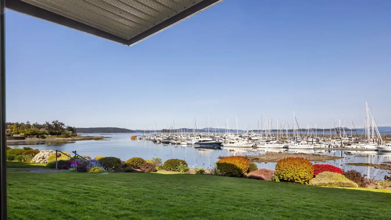 Exquisite Seaside Living