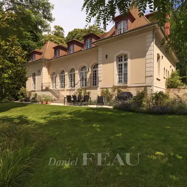 MAGNIFICENT PROPERTY IN SOUGHT-AFTER GLATIGNY