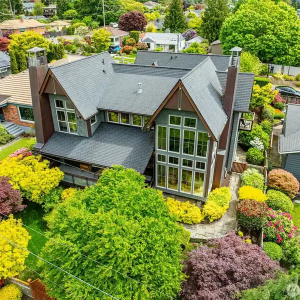 BESPOKE NORTHWEST MODERN HOME