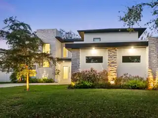 Simply Stunning Newer Construction