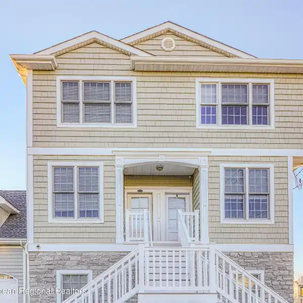 AN UNPARALLELED WATERFRONT LIVING EXPERIENCE
