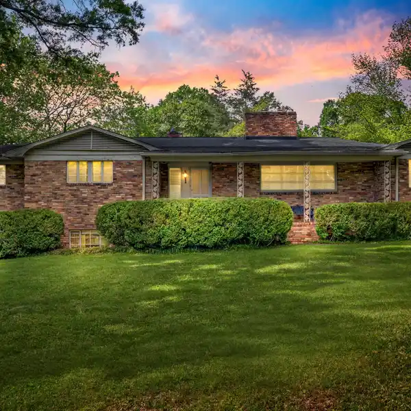CORNER PROPERTY IN PRESTIGIOUS FOXCROFT