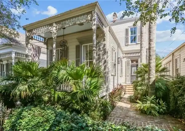 HISTORIC THREE BEDROOM HOME WITH DESIGNER KITCHEN AND PRIVATE COURTYARD