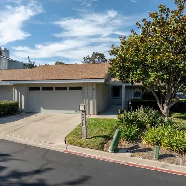 BRIGHT MID-CENTURY RETREAT IN MOUNT LA JOLLA