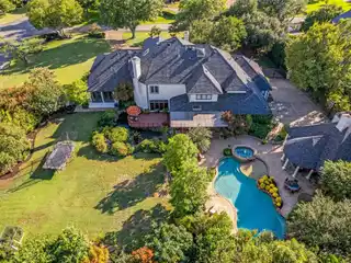 Extraordinary Private Estate in a Prestigious Neighborhood