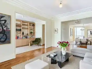 Bright and Peaceful Apartment in an Art Deco Building