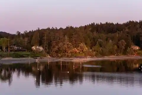 Spectacular Waterfront Rancher