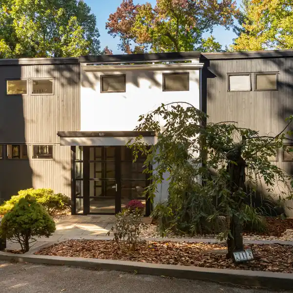 CONTEMPORARY RIVERDALE ESTATE WITH DRAMATIC ARCHITECTURAL DESIGN