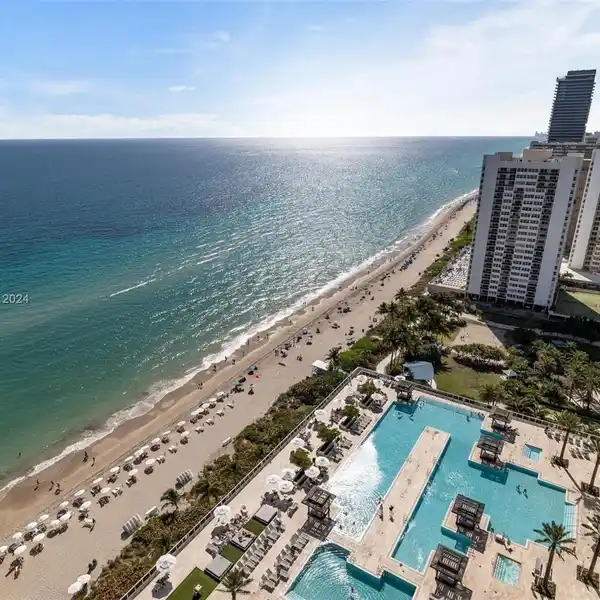 WONDERFUL HALLANDALE BEACH RESIDENCE WITH WATER VIEWS