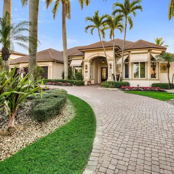WATERFRONT LUXURY