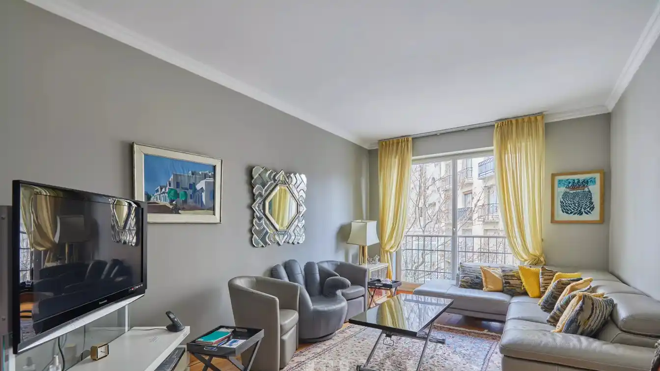 Cozy Two Bedroom Paris Apartment