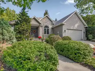 Nature-Framed Elegance with Thoughtful Craftsmanship