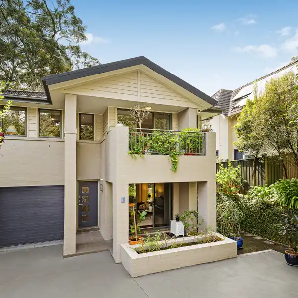 IMPRESSIVE HOME WITH A VERSATILE LAYOUT
