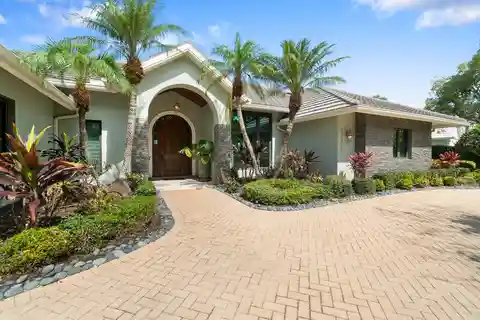 Beautifully Renovated Estate in Audubon Golf & Country Club
