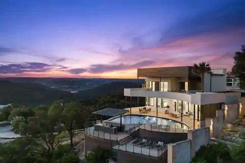 Unparalleled Luxury and Sweeping Waterfront Views on Lake Travis