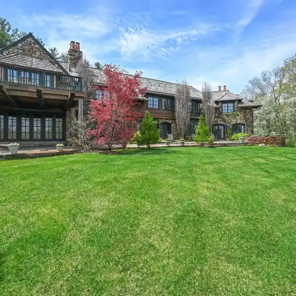 EXTRAORDINARY CUSTOM HOME ON TEN ACRES