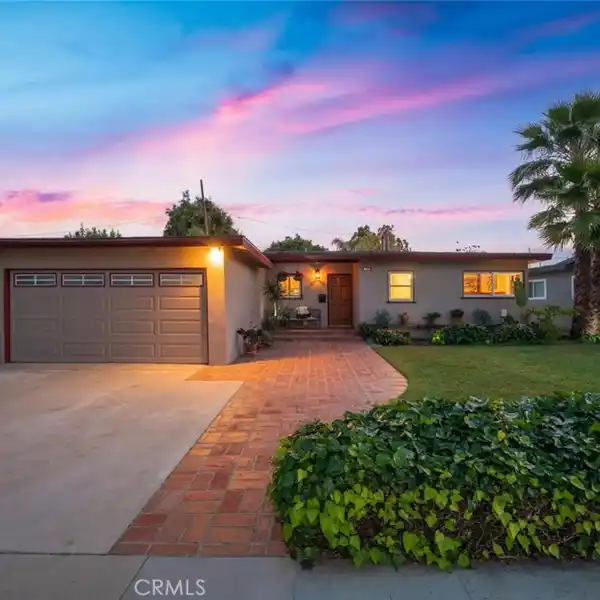 MID-CENTURY CHARM WITH MODERN COMFORTS