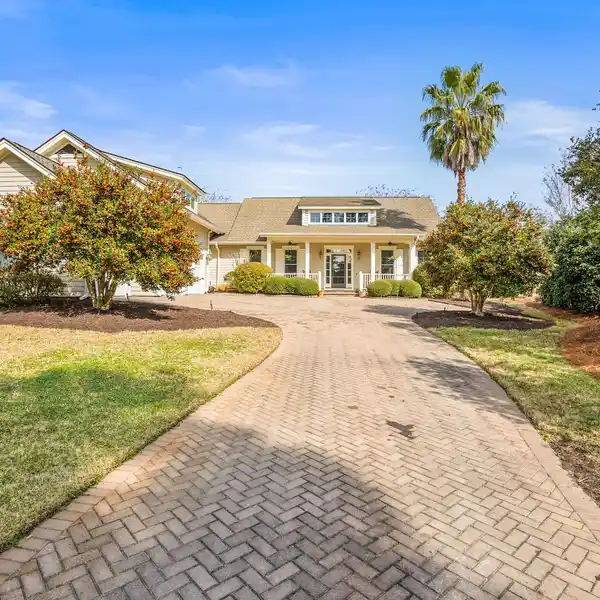 A CAPTIVATING PIECE OF THE LOWCOUNTRY