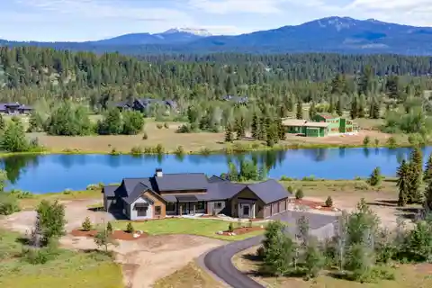 Luxury Mountain Home on Private Lake