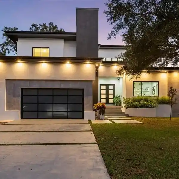 MODERN ELEGANCE IN PREMIER SOUTH TAMPA LOCATION