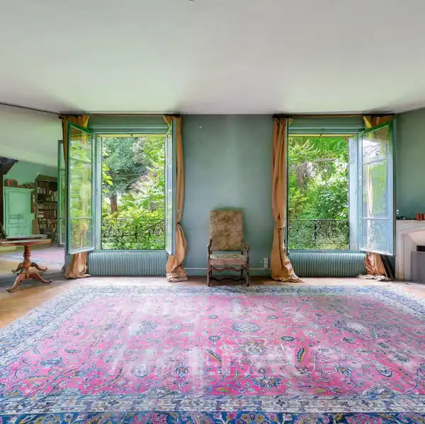 GREAT POTENTIAL IN A LUSH SETTING