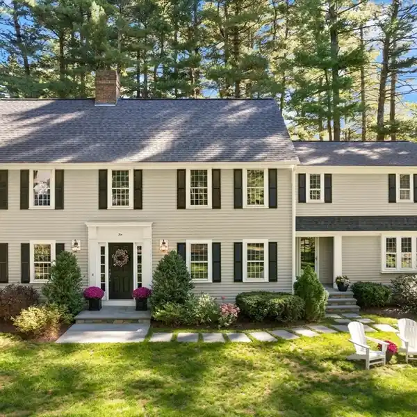 MAGNIFICENT COLONIAL RESIDENCE