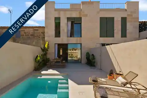 Modern Newly Built Townhouse with Pool