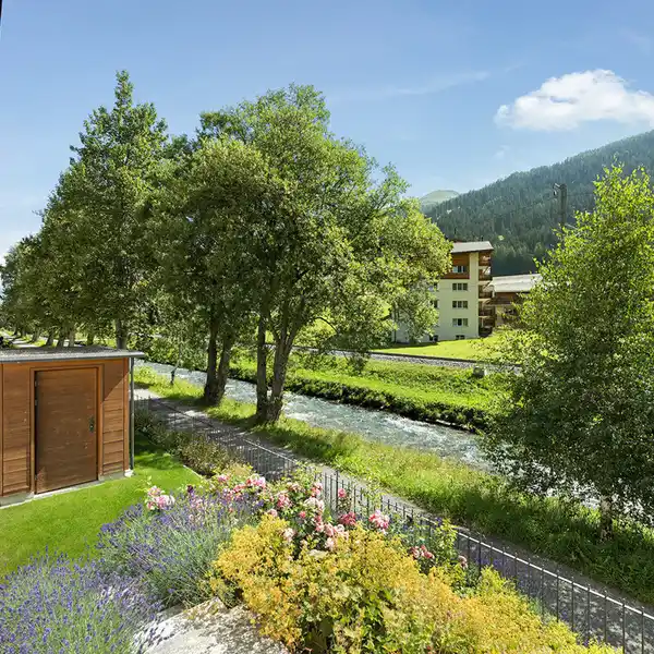 HOLIDAY HOME WITH MOUNTAIN VIEWS IN DAVOS PLATZ: SPACIOUS AND MODERN