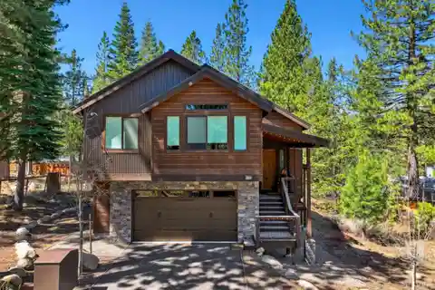 Modern Mountain Luxury in Tahoe Paradise