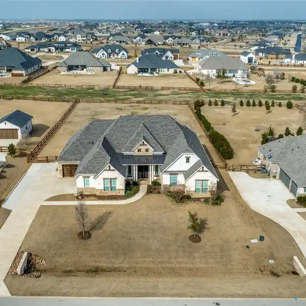 BEAUTIFUL METICULOUSLY-DESIGNED ONE-STORY COUNTRY HOME