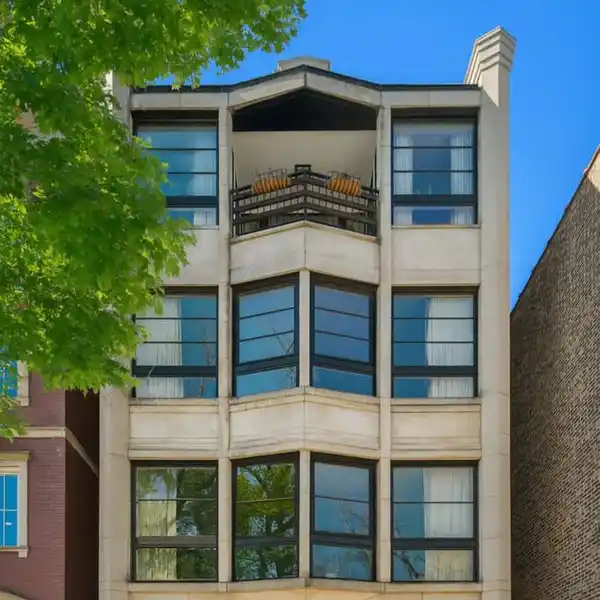 FABULOUS HOME IN EAST LINCOLN PARK