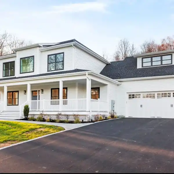 LUXURIOUS MODERN FARMHOUSE ON OVER THREE ACRES