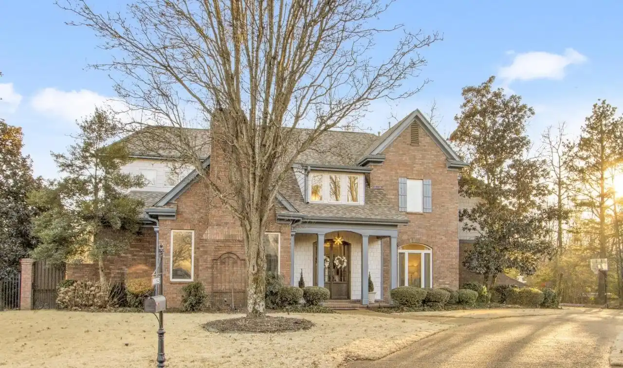 Updated Light-filled Home in the Fairways