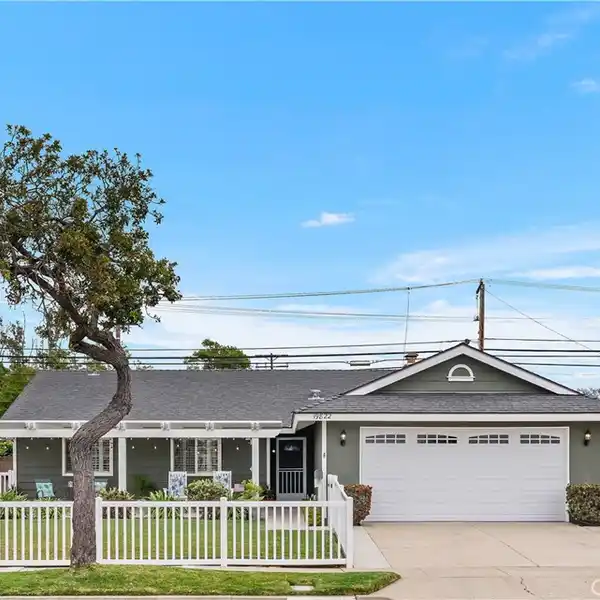 BEAUTIFULLY MAINTAINED TURNKEY HOME