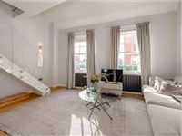 A SMART AND STYLISH APARTMENT SET IN A SUPERB LOCATION IN THIS ATTRACTIVE CHELSEA PROPERTY