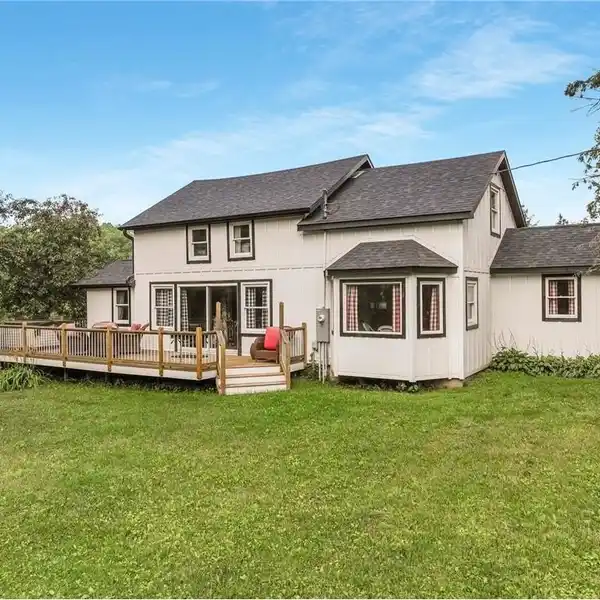 ONE-OF-A-KIND RURAL OASIS