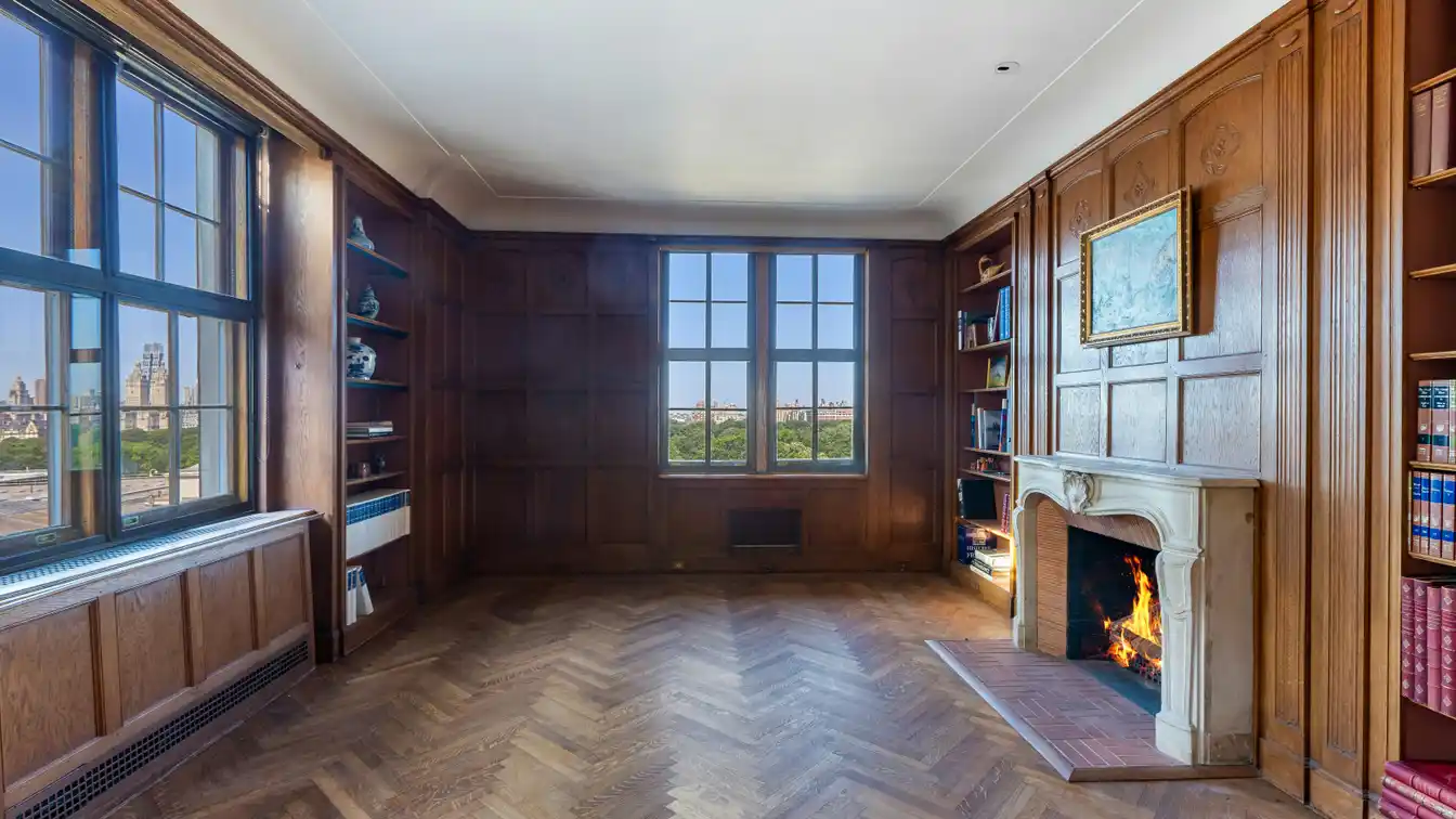 Full-floor Home at Esteemed 1020 Fifth Avenue