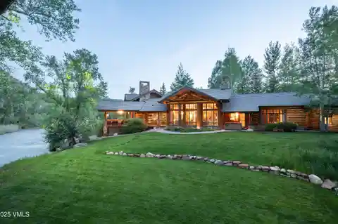 Magnificent Log Home Along the Eagle River
